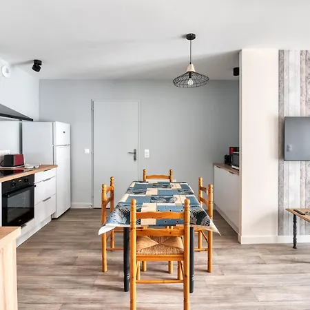 Апартаменты Du Thouet - Appt Avec Piscine Partagee Монрёй-Беле