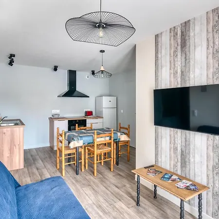 Апартаменты Du Thouet - Appt Avec Piscine Partagee Монрёй-Беле